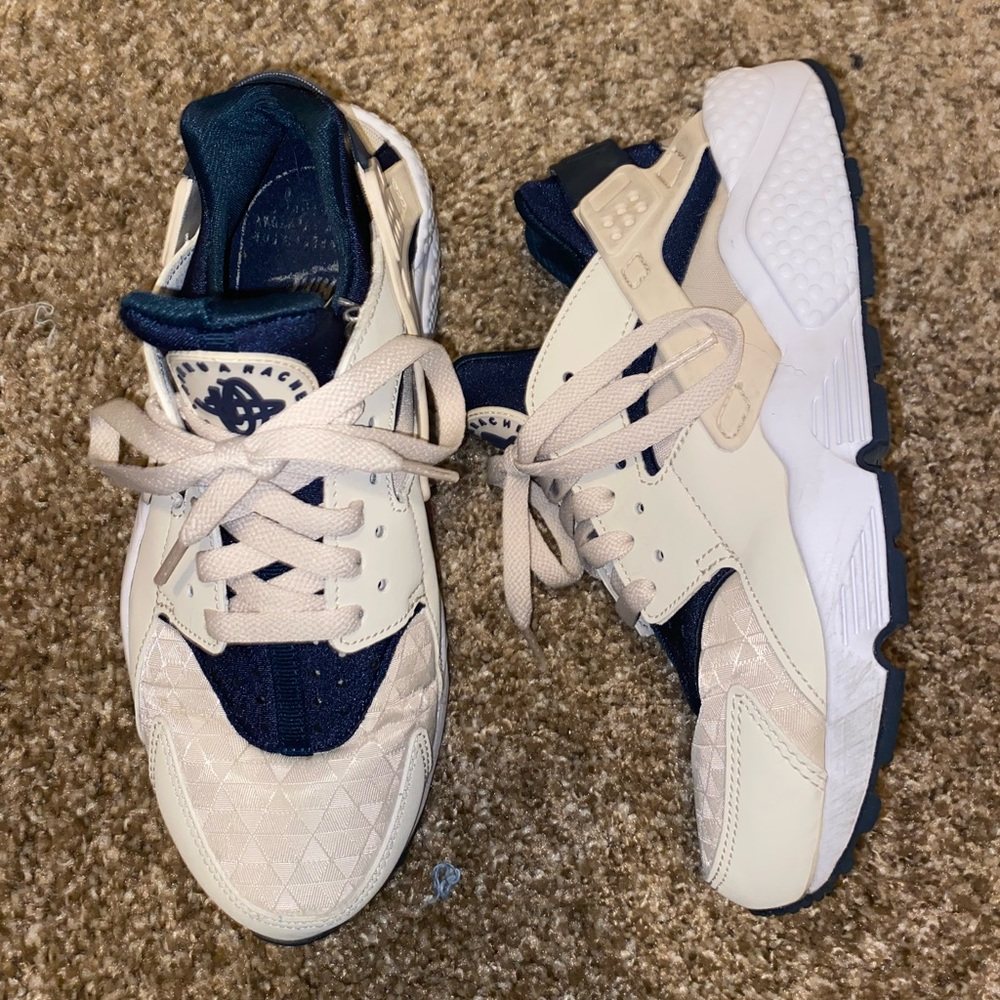 Cream-navy blue huarache women’s shoes in size 6.5